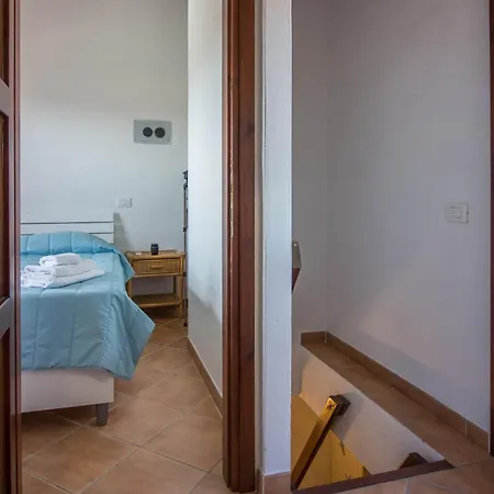 Guesthost - Oasis With Garden, Pool And Wifi Apartman Golfo Aranci