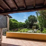 Guesthost - Oasis With Garden, Pool And Wifi Appartement Golfo Aranci