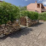 Appartement Guesthost - Oasis With Garden, Pool And Wifi Golfo Aranci