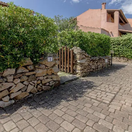 Apartmán Guesthost - Oasis With Garden, Pool And Wifi Golfo Aranci