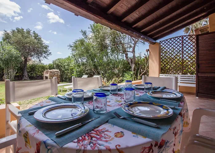 Guesthost - Oasis With Garden, Pool And Wifi Appartement Golfo Aranci