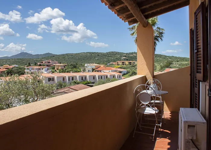 Guesthost - Oasis With Garden, Pool And Wifi * Golfo Aranci