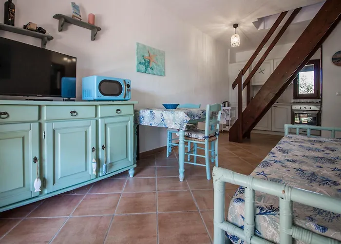 Guesthost - Oasis With Garden, Pool And Wifi Golfo Aranci