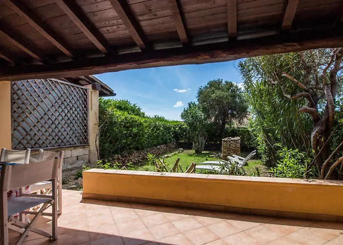 Guesthost - Oasis With Garden, Pool And Wifi Appartement Golfo Aranci